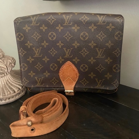 Louis Vuitton Handbags - Authentic Louis Vuitton Monogram Canvas crossbody Adjustable strap Vantage Bag